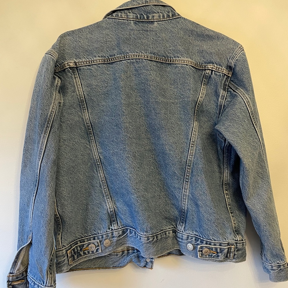 Levi’s Ex-Boyfriend Trucker Jacket (size Large!) - Picture 3 of 4